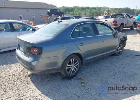 2006 Volkswagen Jetta 2.5 from USA, damaged, VIN 3VWSF71K06M798437
